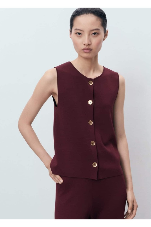 Thin knitted vest