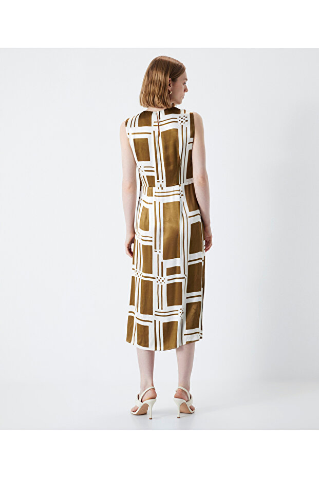 Gemustertes Kleid mit Perlen-Accessoires - 5