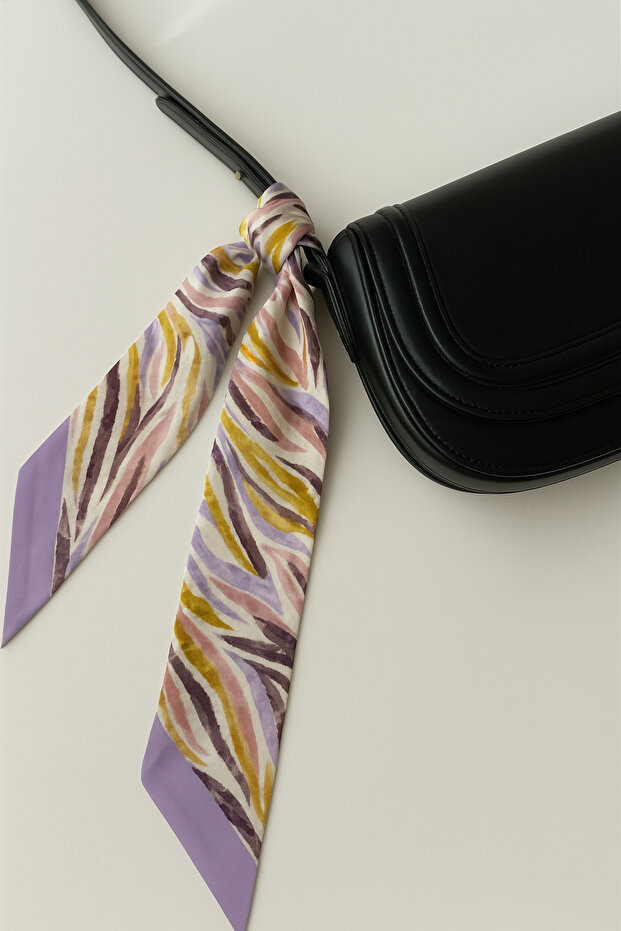 إكسسوار منقوش بربطة عنق ووشاح - 1