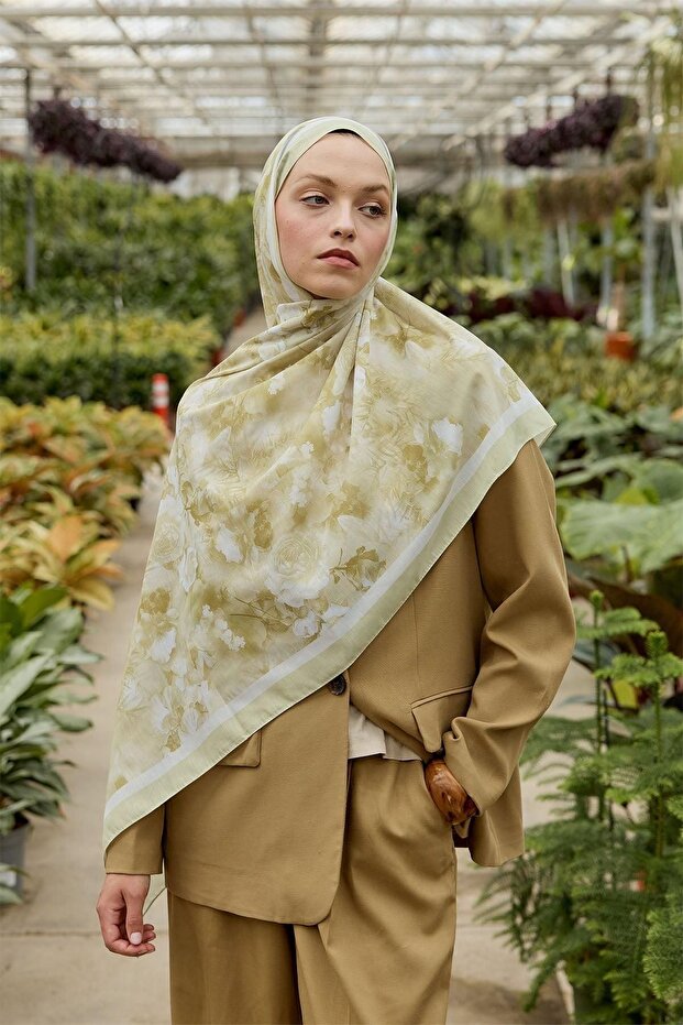 شال ناعم من الفسكوز بنقشة الورد - 3