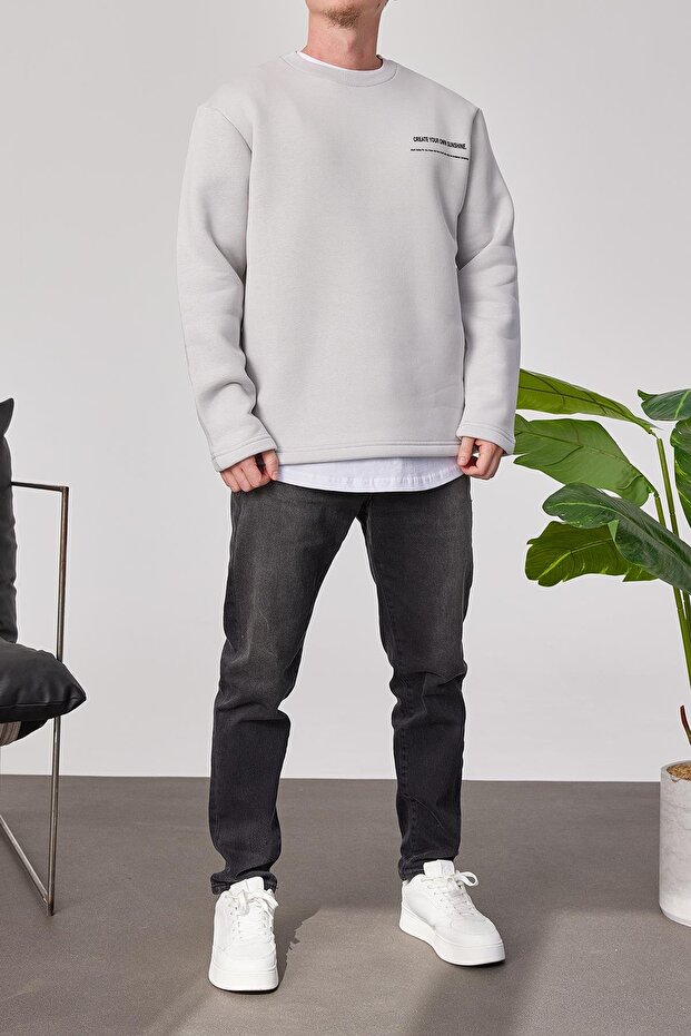 سويت شيرت رمادي مع كتابة على الظهر - 5