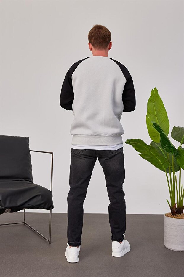 سويت شيرت رمادي مطبوع عليه حرف E - 3