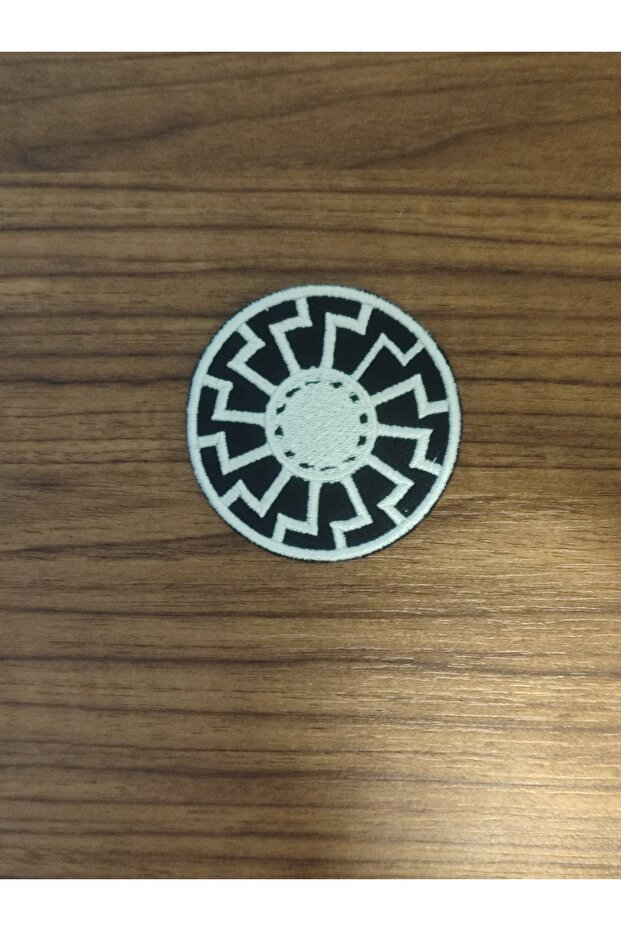 رقعة شمس سوداء مطرزة قابلة للكي - 1