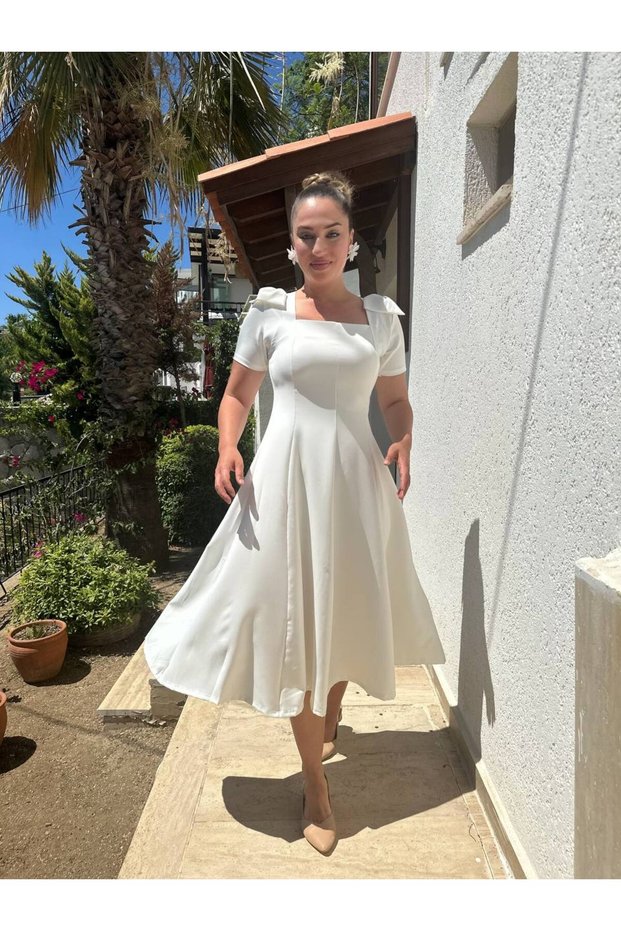 Basen Covering Bow Flared Dress That Shows Thin Waist
