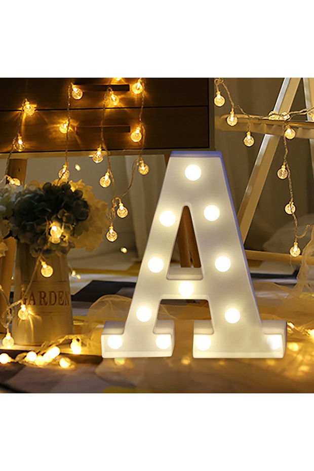 مصباح LED على شكل حرف A بتصميم قائم ولافت للنظر ويمكن تعليقه ويعمل بالبطارية أبيض