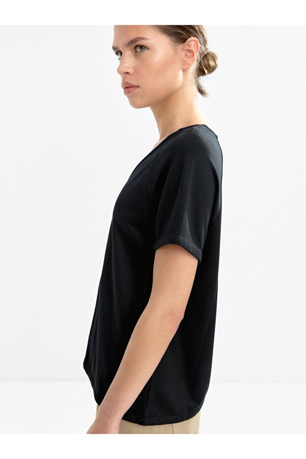 V-Yaka Basic T-shirt - 3