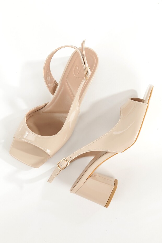 Nino Ten Patent Leather Thick Heeled Sandals Blunt Toe Shoes