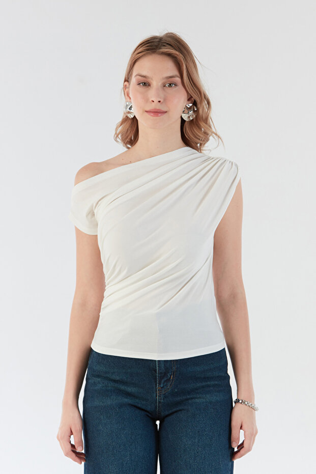 Bluză cu un singur umăr - 6