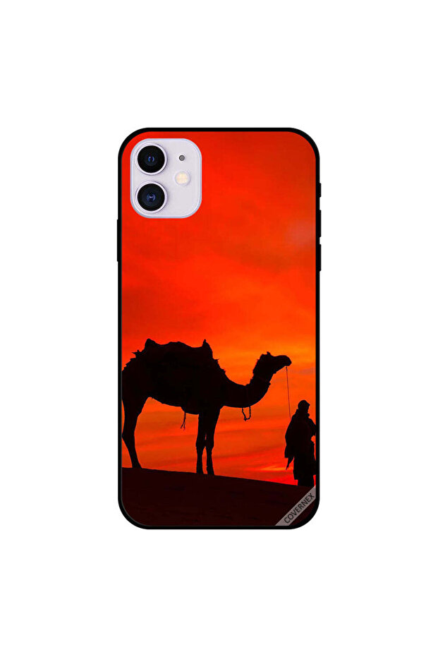 غطاء حماية لجهاز iPhone 11، رجل مع جمل في المساء في الصحراء