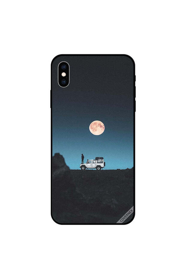 غطاء حماية لجهاز iPhone X بتصميم قمر ورجل يقفان على سيارة جيب
