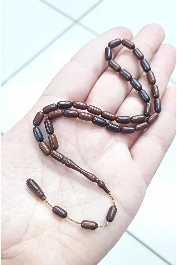 إكسسوار يومي هدية من كبسولة كينال منقوشة باللون البني من Kuka Tesbih