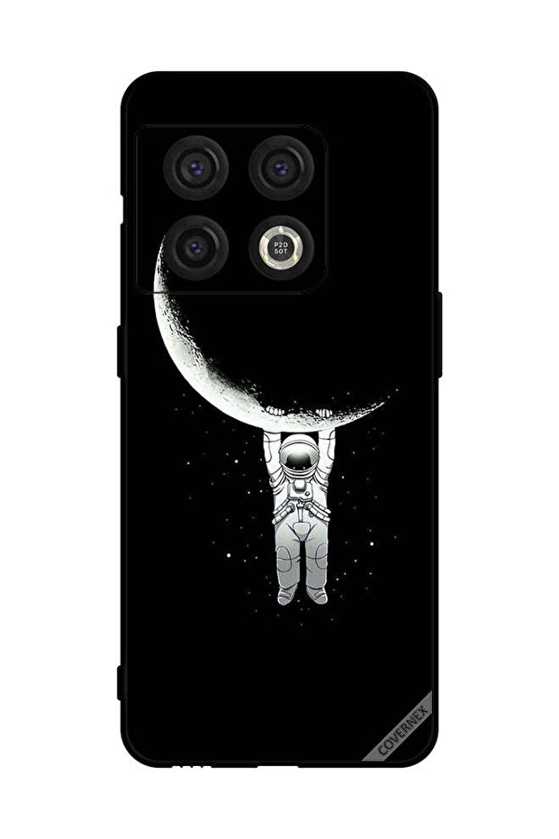 غطاء حماية لهاتف OnePlus 10 Pro معلق على القمر