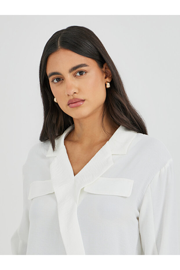 بلوزة كبيرة الحجم بتصميم ملفوف مع ياقة مدببة - 3