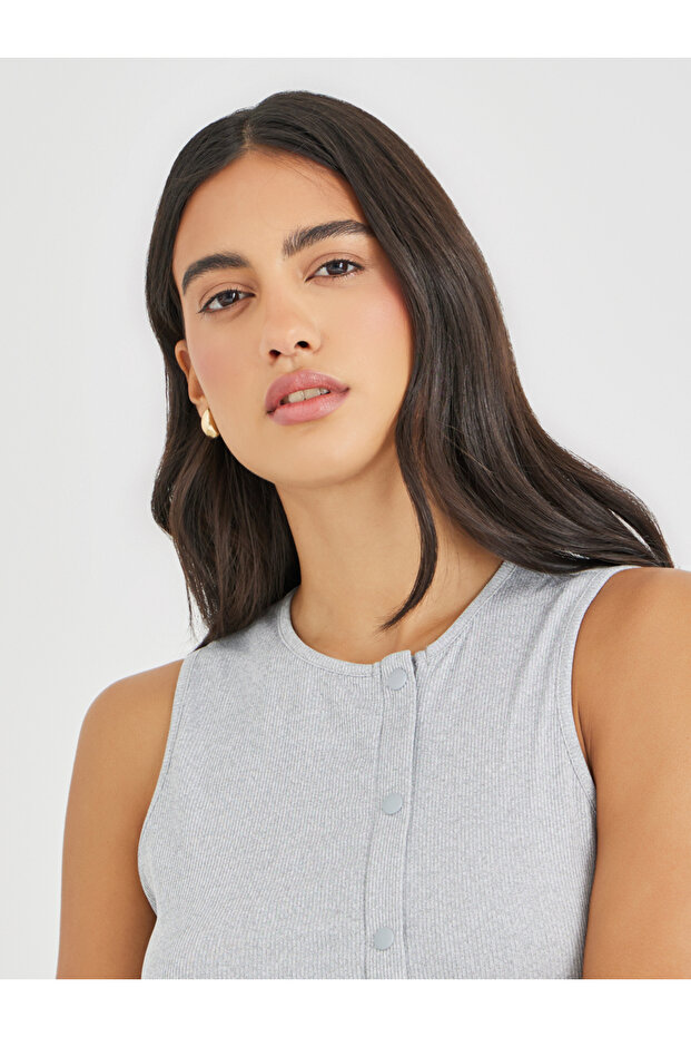 بلوزة محبوكة مضلعة بأزرار - 3