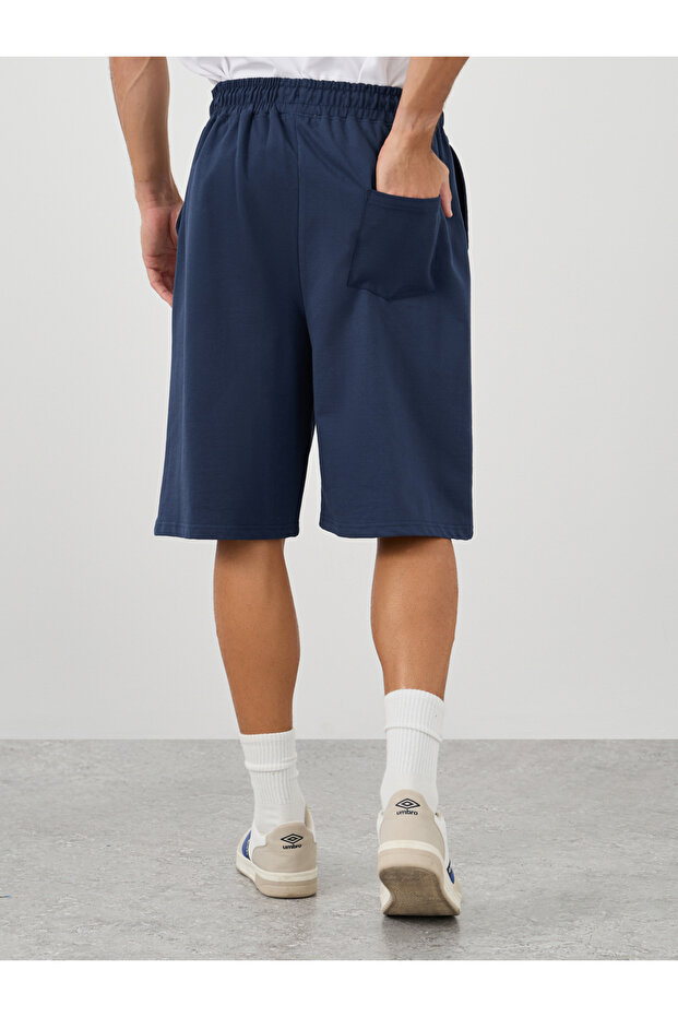 شورت سادة كبير الحجم برباط - 4