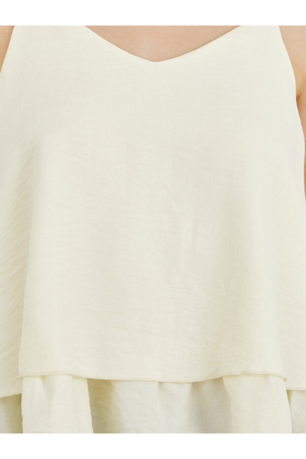 بلوزة سادة بحزام مزدوج وفتحة رقبة على شكل حرف V - 3