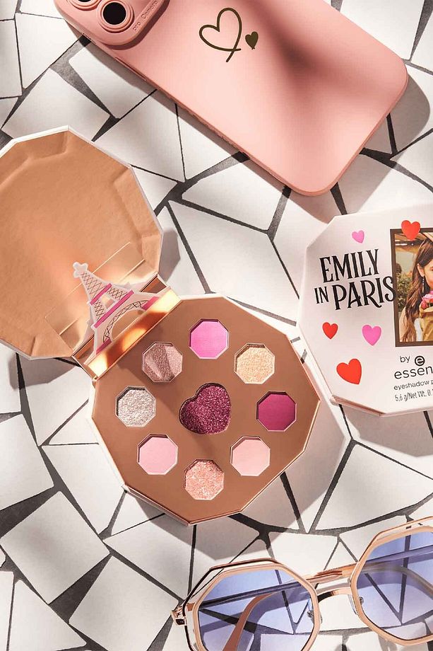 EMILY IN PARIS by essence eyeshadow palette 01 - 4