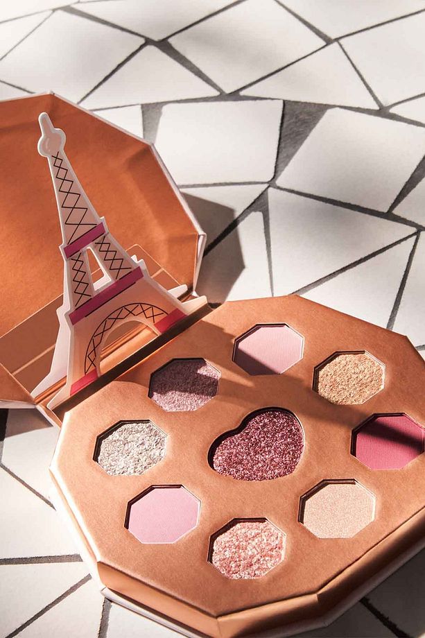 EMILY IN PARIS by essence eyeshadow palette 01 - 5