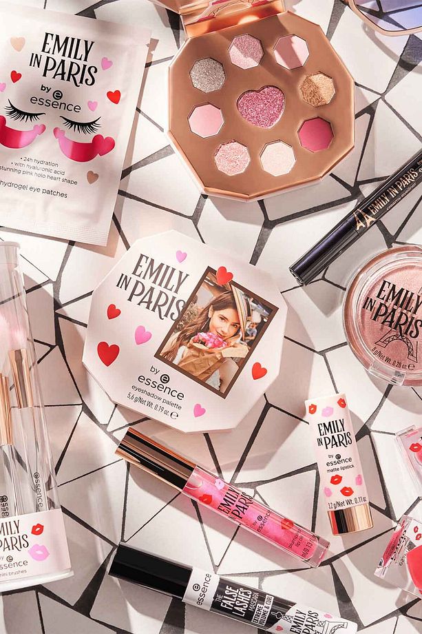 EMILY IN PARIS by essence eyeshadow palette 01 - 6