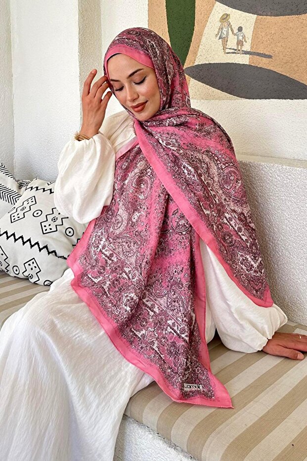 شال ناعم بنمط ريترو باللون الوردي السكر - 3
