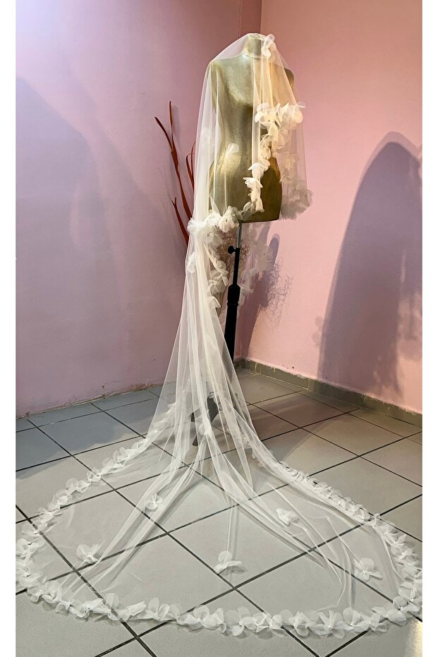 Pearl Embroidered Rose Detailed Bridal Veil 2.5 Meters