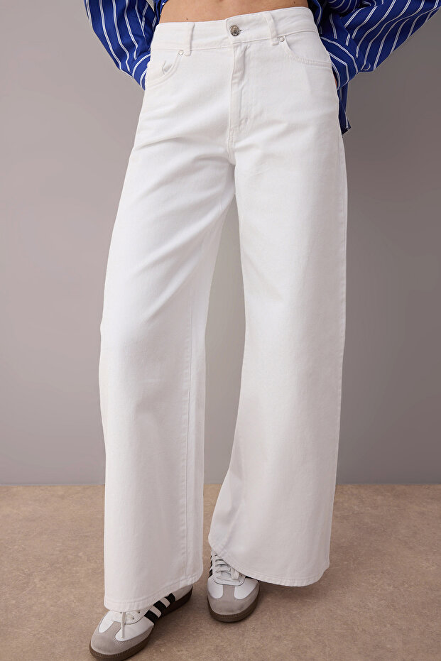 Beyaz Yüksek Bel Geniş Paça Wide Leg Jeans TWOAW26JE00023 - 1
