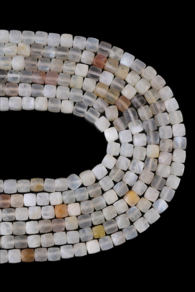 4x4 mm Cube Cut Sun Stone Array - Dz3897