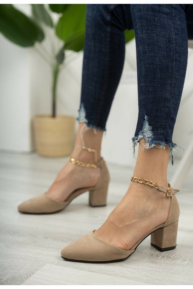 Classic Thick Heeled Shoes with Ankle Chain Detail