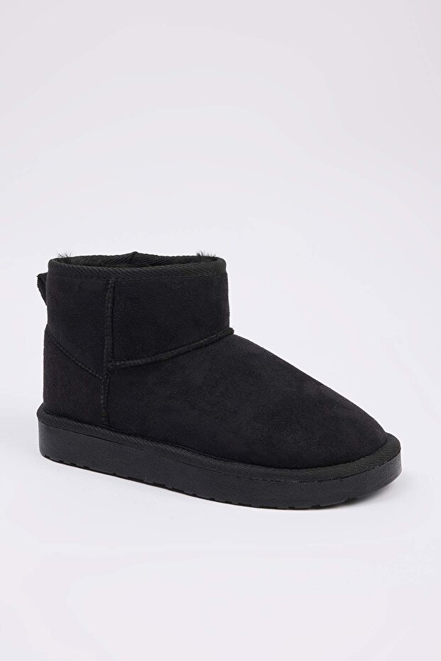 Schwarze Pelzgefütterte Damenstiefel mit runder Spitze und flachem Absatz TAKAW26BO00001 - 1
