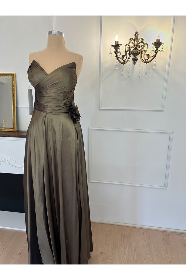 Haki yeşil drape detaylı çiçek aplikli abiye - 2