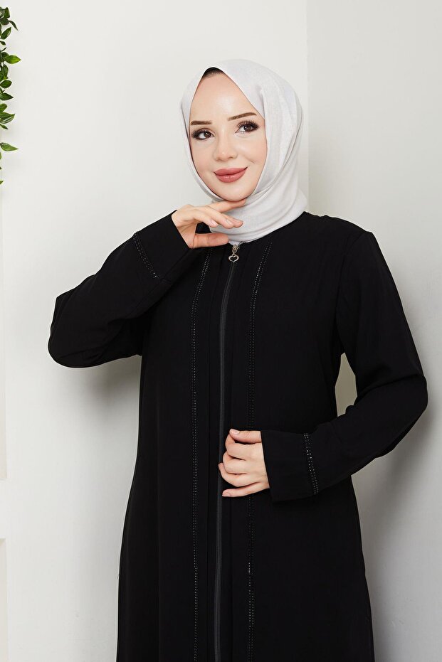 ثوب للحج والعمرة مع أحجار على الصدر والأكمام
