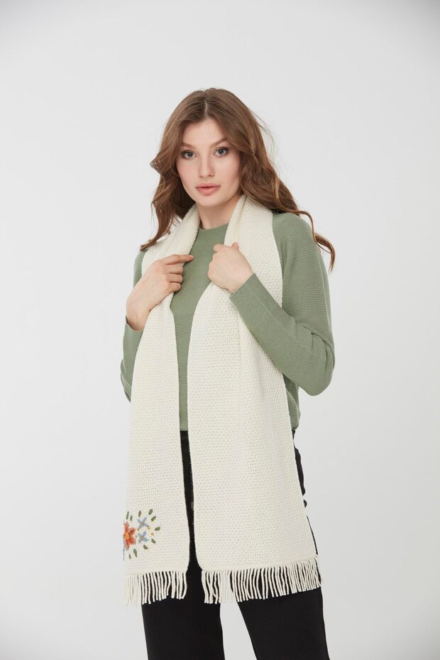 Eșarfă de lână brodata de damă - 3