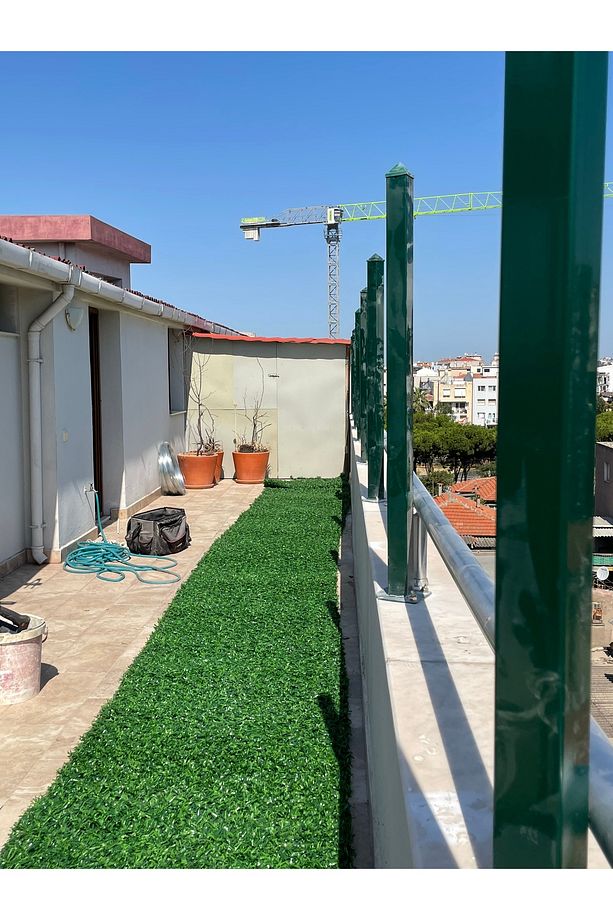 🟩 1 Metre Yüksekliğinde Çim Çit + Panel Ayak Seti (10 Metre Uzunluk - 2