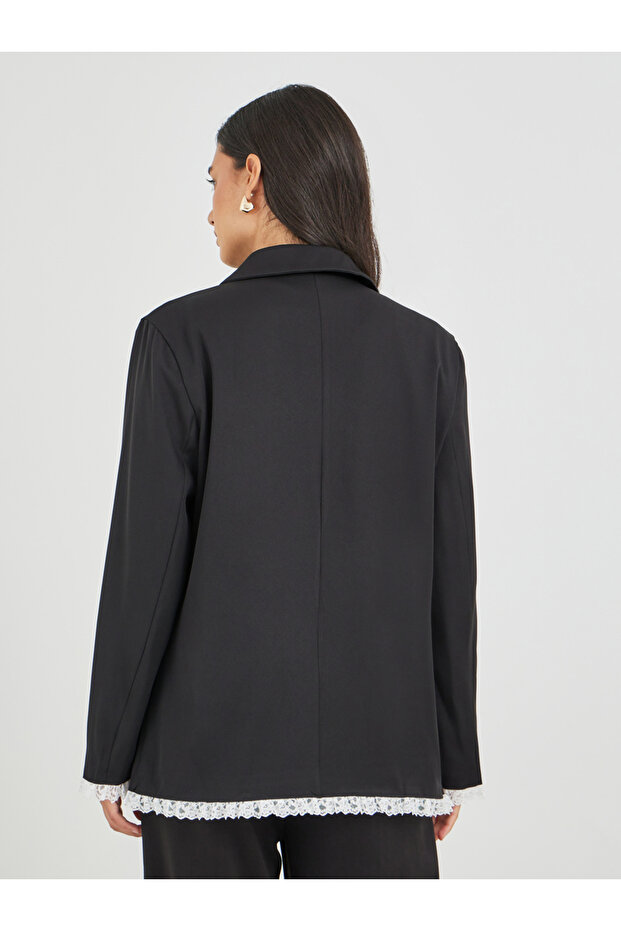 بليزر سادة بقصّة عادية وحواف من الدانتيل - 4