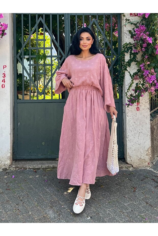 Muslin Powder Embroidered Loose Blouse and Flared Skirt Set (Embroidered 2-Piece Set)