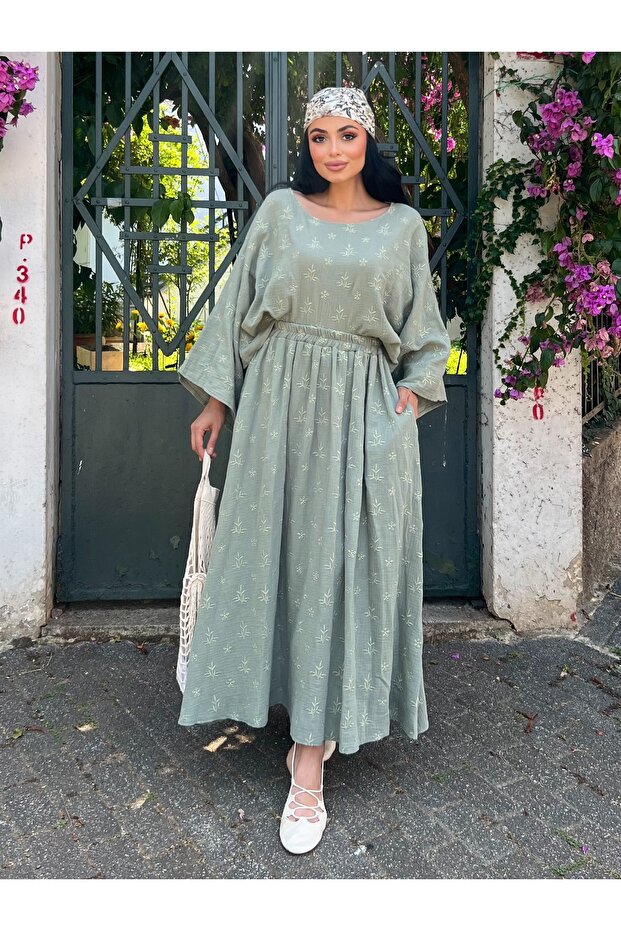 Muslin Green Embroidered Loose Blouse and Flared Skirt Set (Embroidered 2-Piece Set)