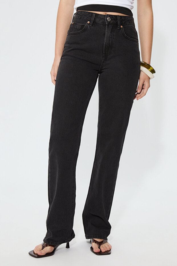 D98 Straight Fit Jean - 2