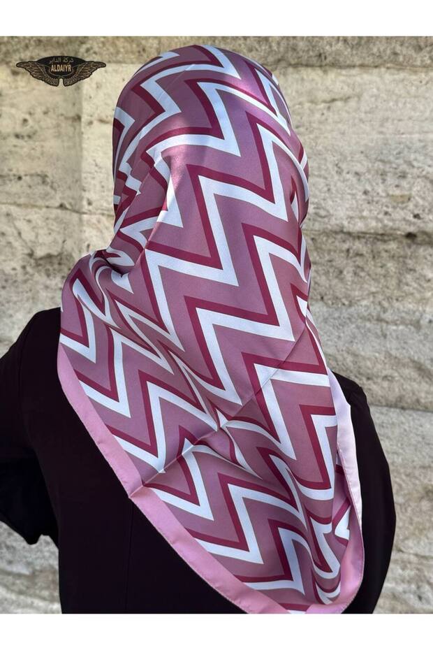 وشاح من نسيج حريري منقوش - 2