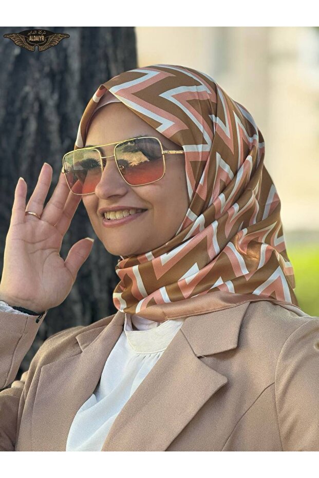 وشاح من نسيج حريري منقوش - 1