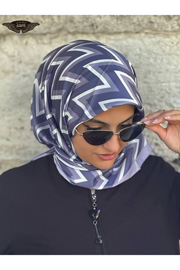 وشاح من نسيج حريري منقوش - 1