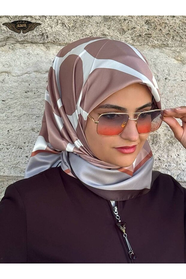 وشاح من نسيج حريري منقوش - 1