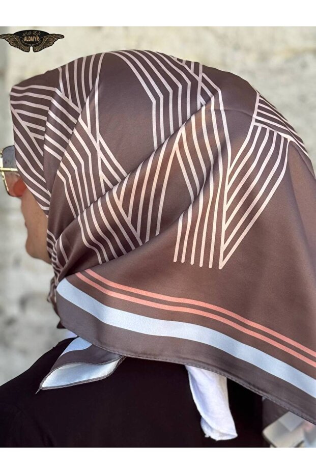 وشاح من نسيج حريري منقوش - 2