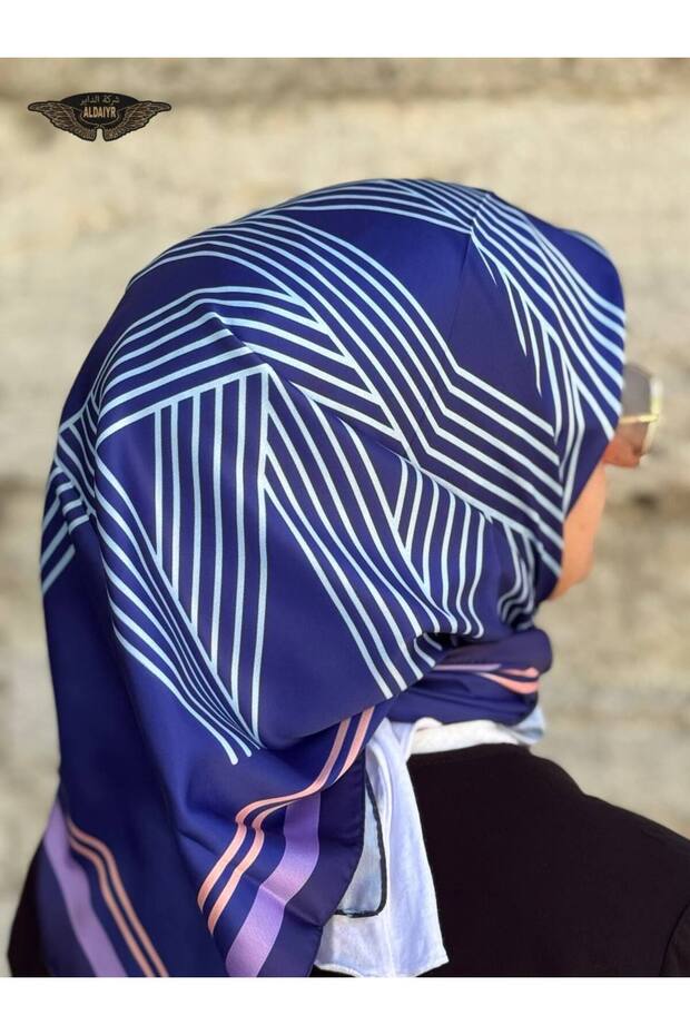 وشاح من نسيج حريري منقوش - 2