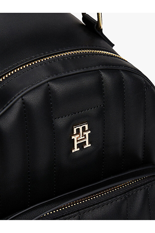 TH NŐI HÁTIZSÁK - 3