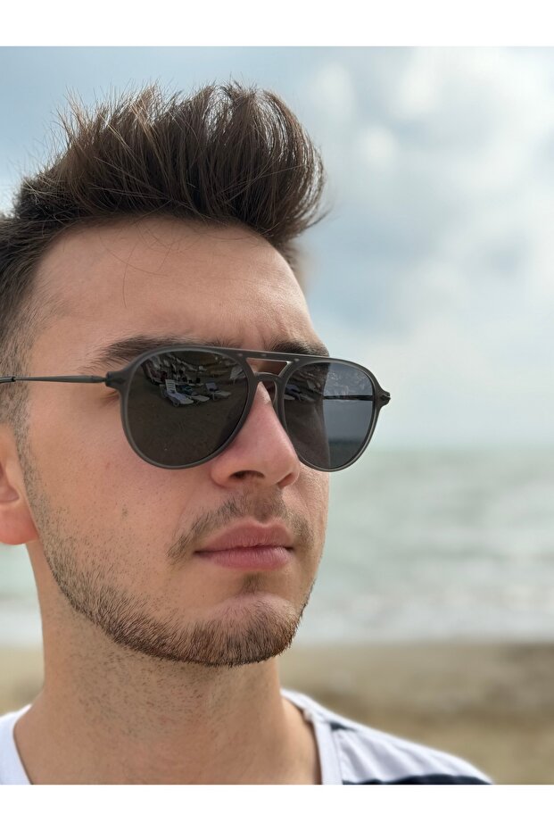 Unisex Sunglasses with Transparent Matte Drop Frame and Black Metal Detail