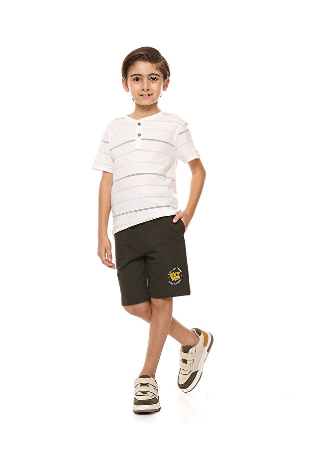 شورت محبوك للأولاد باللون الزيتوني من عمر 2 إلى 8 سنوات
