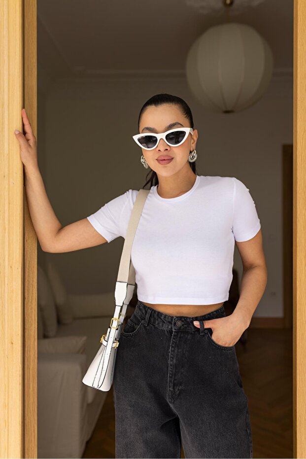 تيشيرت قصير أساسي برقبة دائرية باللون الأبيض - 2