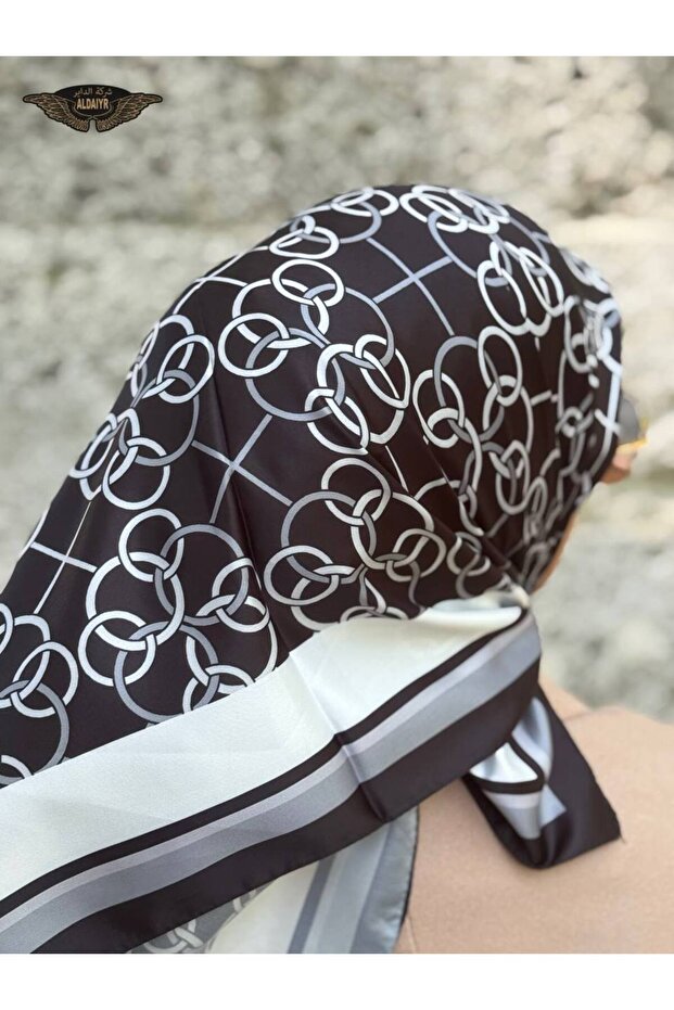 وشاح من نسيج حريري منقوش - 2