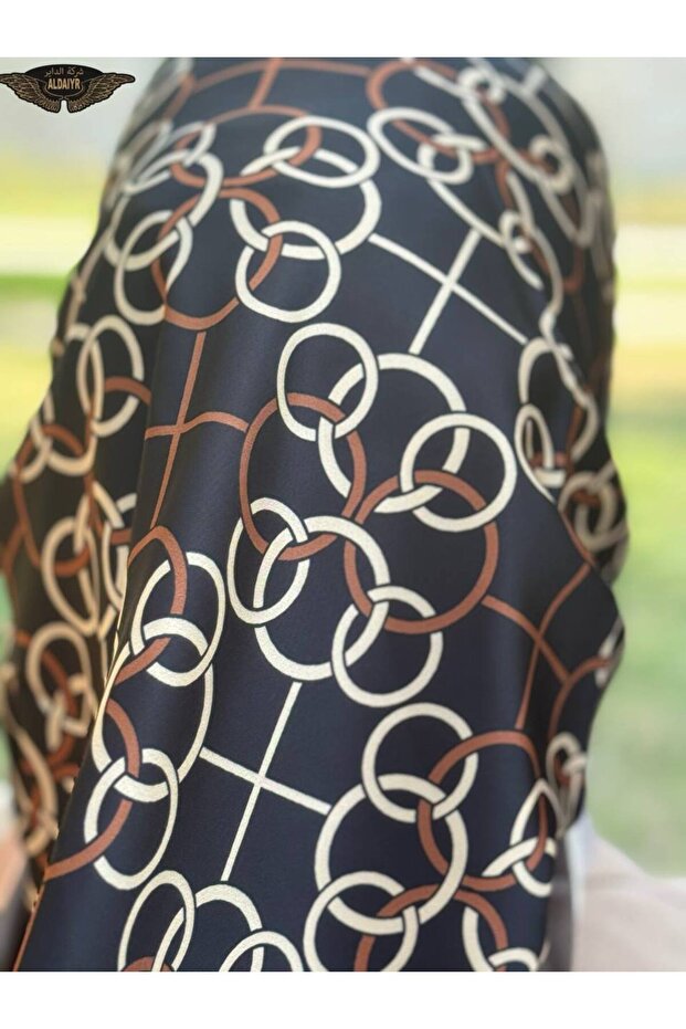 وشاح من نسيج حريري منقوش - 3