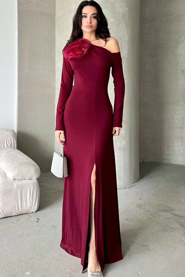 Tek Omuzlu Uzun Kollu Büyük Tül Gül Aksesuarlı Yırtmaçlı Vücudu Saran Uzun Boy Şık ve Cool Elbise - 4